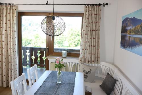 Dorfblick Tisch