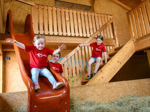 Toben im Heu Toben im Heu