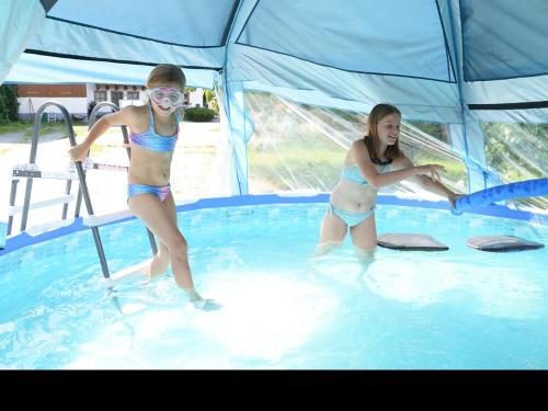 Abkühlung im Pool