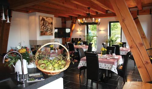 Wohnzimmer mit Wohnküche