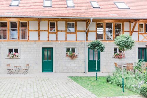 Hellbachhof Hofansicht neu