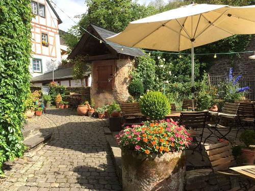 Garten im Springiersbacher Hof an der Mosel