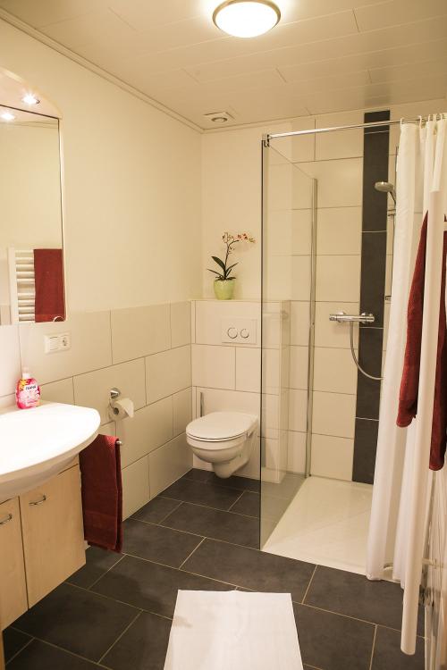 FeWo 4 - Badezimmer