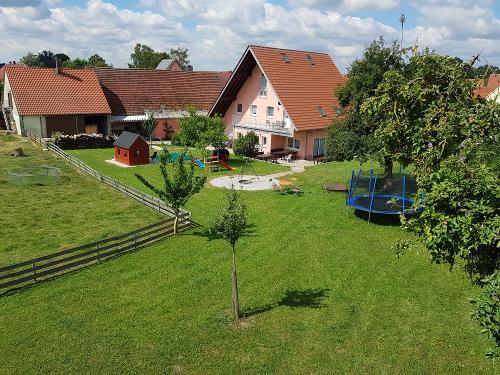 Gartenblick von Ferienwohnung I