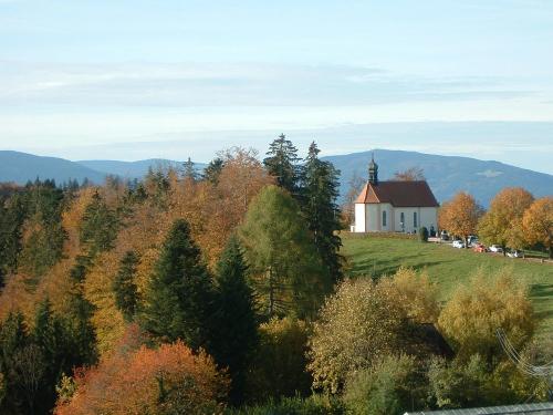 Ausblick vom Balkon auf Ohmenkapelle