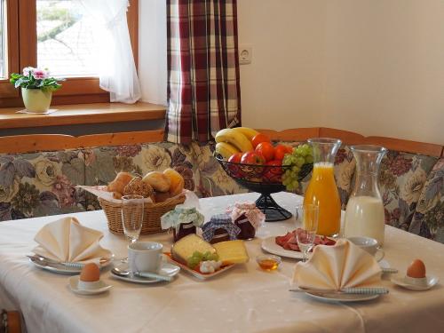 leckeres Frühstück auf dem Pfeifferhof