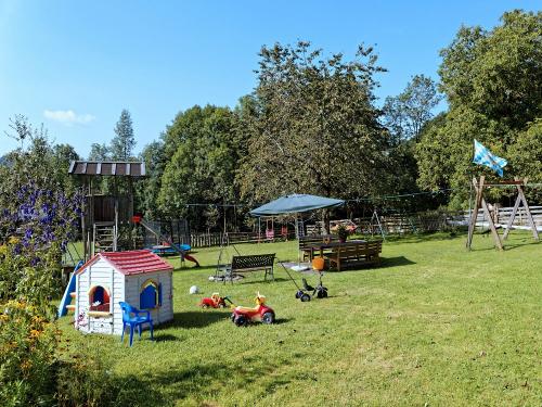 Grill und Spielplatz