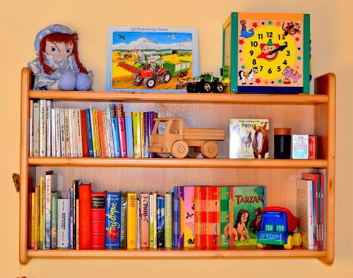 Bücherregal für die Kleinen