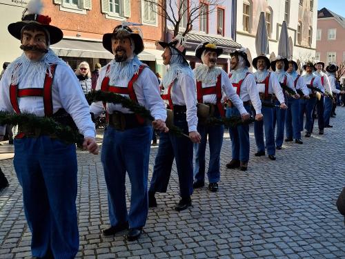 Schellenrührer am Faschingssonntag