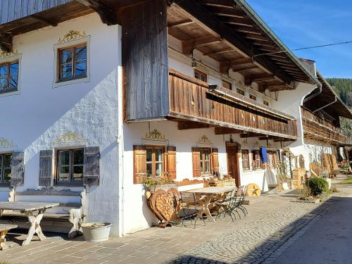 Hof im Winter ohne Schnee Hof im Winter ohne Schnee