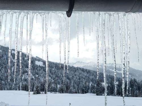 Idyllische Eiszapfen, Winterzauber.