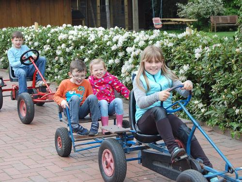 Spielende Kinder