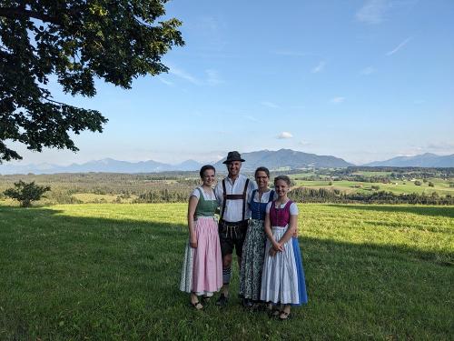Franziska, Toni, Elisabeth und Johanna Unhoch