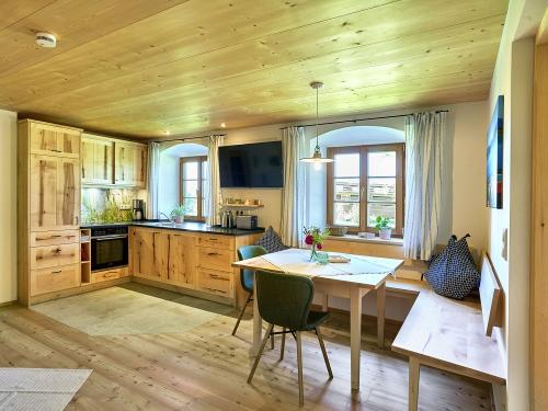 Küche mit Essecke FeWo Auszeit Küche mit Essecke FeWo Auszeit