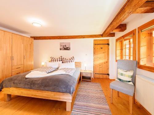 Schlafzimmer, großer Kauz
