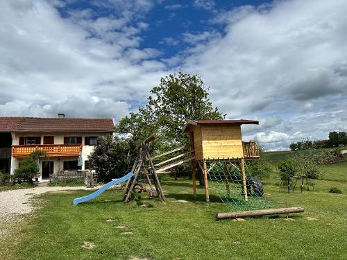 Innenhof mit Spielbereich Innenhof mit Spielbereich