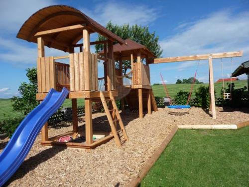Unser Spielplatz mit Hackschnitzel