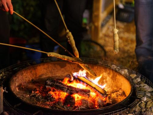 Stockbrot am Lagerfeuer