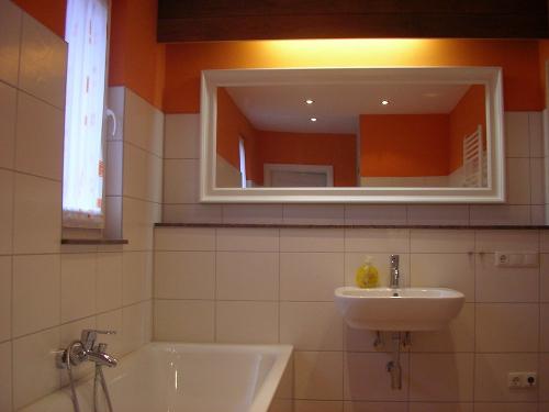 Fewo Rosengarten Bad mit Badewanne und Dusche