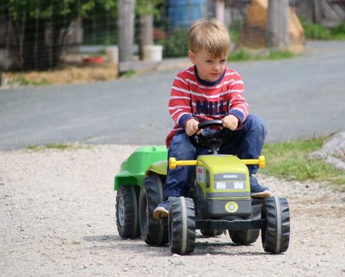 ferienbauernhof-rangau-kindertraktor950