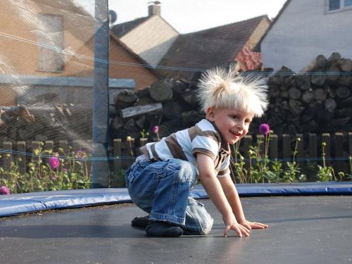 kinder_trampolin