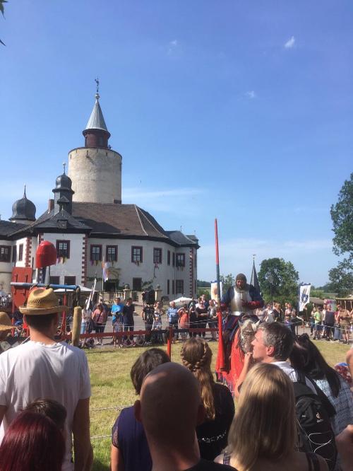 Ritterturnier vor der Burg