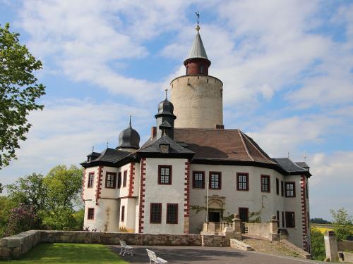 Blick von der Ferienwohnung auf Burg Posterstein Blick von der Ferienwohnung auf Burg Posterstein
