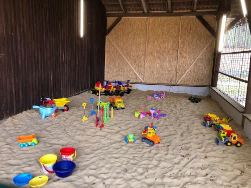 Überdachte Sandkiste