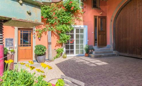 Der sonnige Innenhof