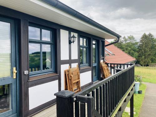 Balkon vor den Wohnungen