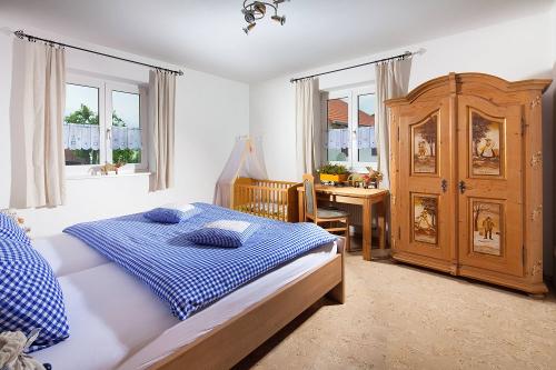 Schlafzimmer FeWo 2 Siglbauernhof Laufen
