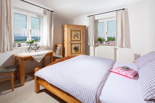 Schlafzimmer FeWo 2 Siglbauernhof Laufen
