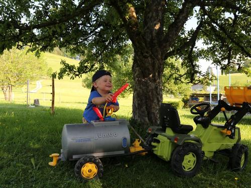 Unser Ferienkind hilft fleißig mit