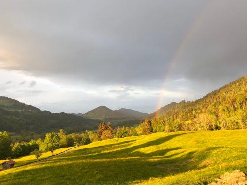 Genießen Sie den Weitblick - heute sogar mit Regenbogen