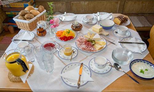 Frühstück im Urlaub genießen