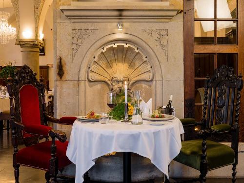 Restaurant - Tisch an der Pferdetränke
