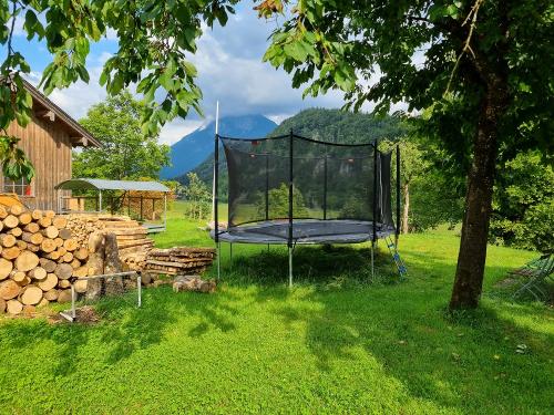 Spielplatz mit Trampolin