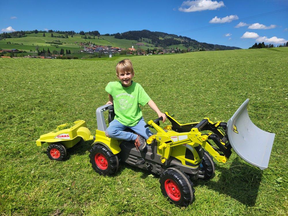 Traktorarbeiten auf dem Feld Traktorarbeiten auf dem Feld