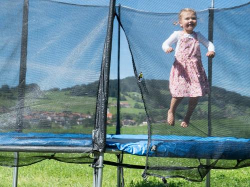 Trampolin im Garten