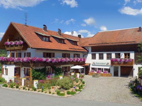 Forellen - Reiterhof Haupthaus mit vier Ferienwohnungen
