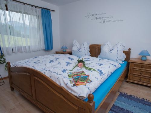 Schlafzimmer mit Bergblick FeWo 4