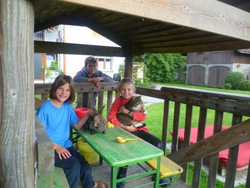 Tierisches Vergnügen in der Spielhütte