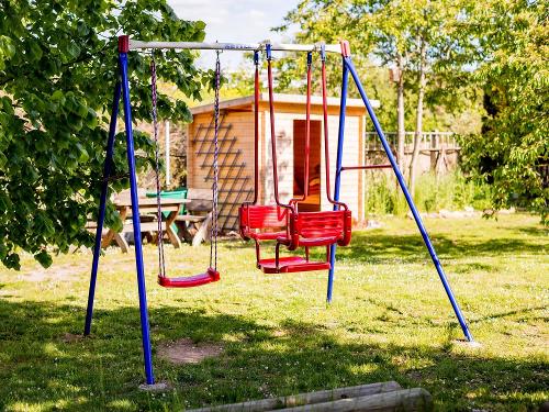 Kleiner Spielplatz im Garten