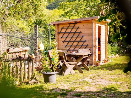 Garten mit gemütlichen Sitzecken