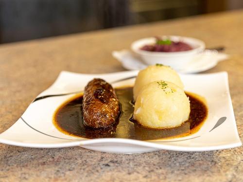 Roulade mit Thüringer Klößen im Gasthaus