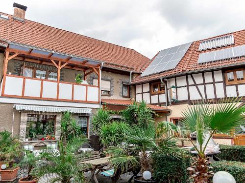 Innenhof mit Terrasse