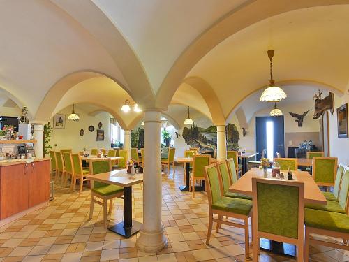 Gaststube mit Gewölbe