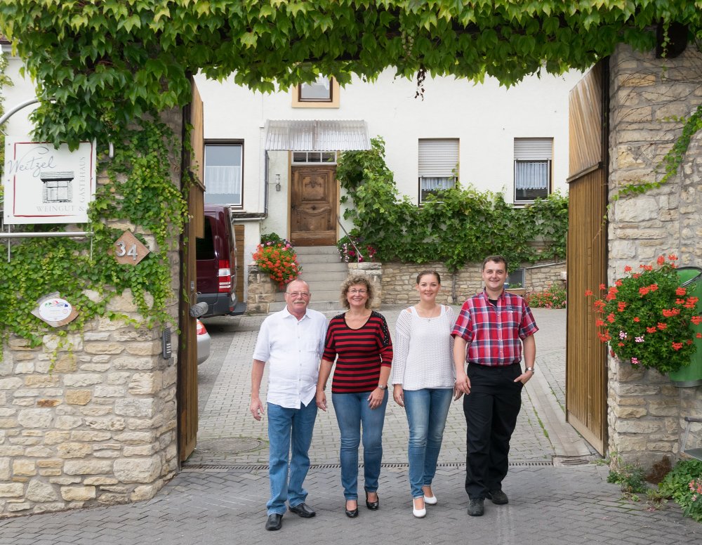 Weingut & Gästehaus Weitzel: Innenhof
