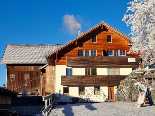 Hof im zauberhaften Winter