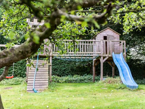 Klettern und Rutschen Klettern und Rutschen